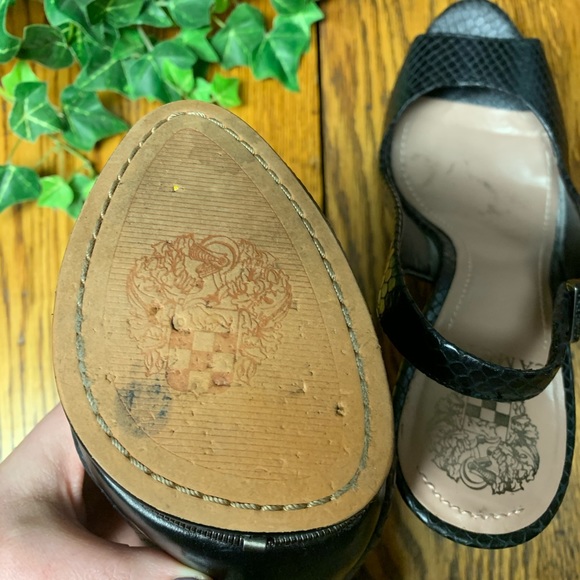 Vince Camuto Heels Platform Pumps Black Snakeskin - Picture 5 of 5